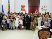 Праздник семьи собрал в ЗАГСе самые верные пары Набережных Челнов